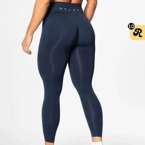 Relode tights - Fint skick, förutom att det finns lite början till noppror (se bild) men som inte märks när man har på dem, nypris 699:-