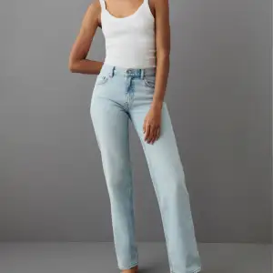 Säljer dessa populära jeansen från ginatricot🥰modell ”low straight jeans” endast provade🥰