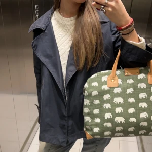 Massimo dutti jacka! - Super fin vårjacka, använd men syns inte mycket! 