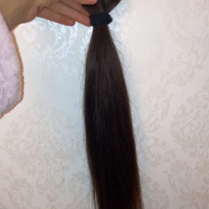 Tape löshår 200 gram - Äkta hår löshår (tape) 60 cm 200 gram från hellobomshell använt endast 1-2 månader. Håret är bra skick,  bilderna är från när ja hade håret i. Köpt för cirka 7000  Skriv för fler frågor! (Pris går att diskuteras vid snabb affär!)🫶