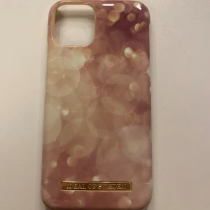 Mobilskal - Jätte fint ideal of sweden skal med förpackningen kvar. Helt oanvänd och utan några alls tecken på användning. Säljer då jag har en annan modell. Bara att skriva vid funderingar💗💗