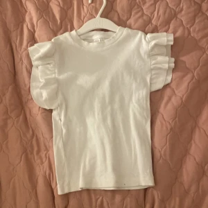 Vit Gina tröja - Vit gina tricot tröja värde 300kr Använd 2 ggr!<3