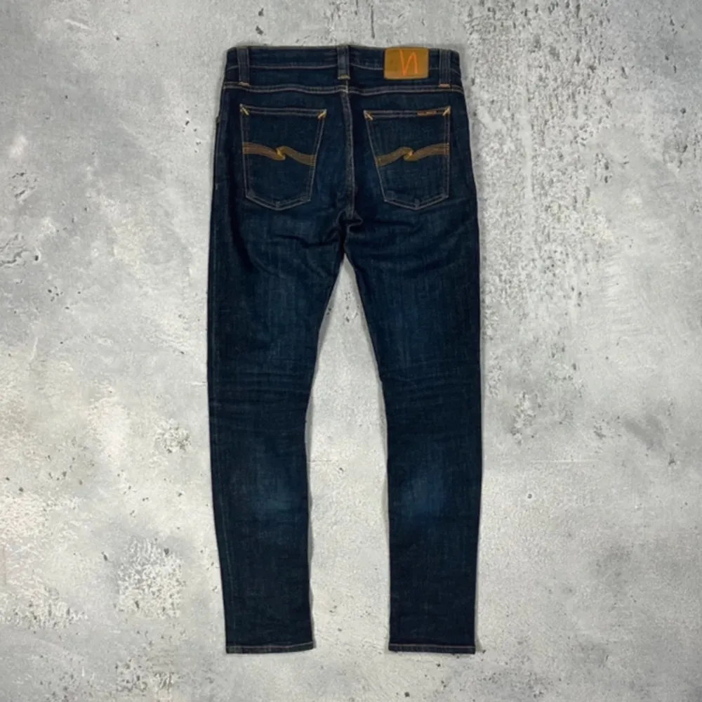 Nudie jeans i mycket bra skick. Jeansen är i slimskriv om du är intresserad priset diskuteras vid snabb affär . Jeans & Byxor.
