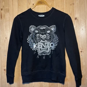 Kenzo silver sweatshirt  - Knappt använd, finns inga fläckar. 