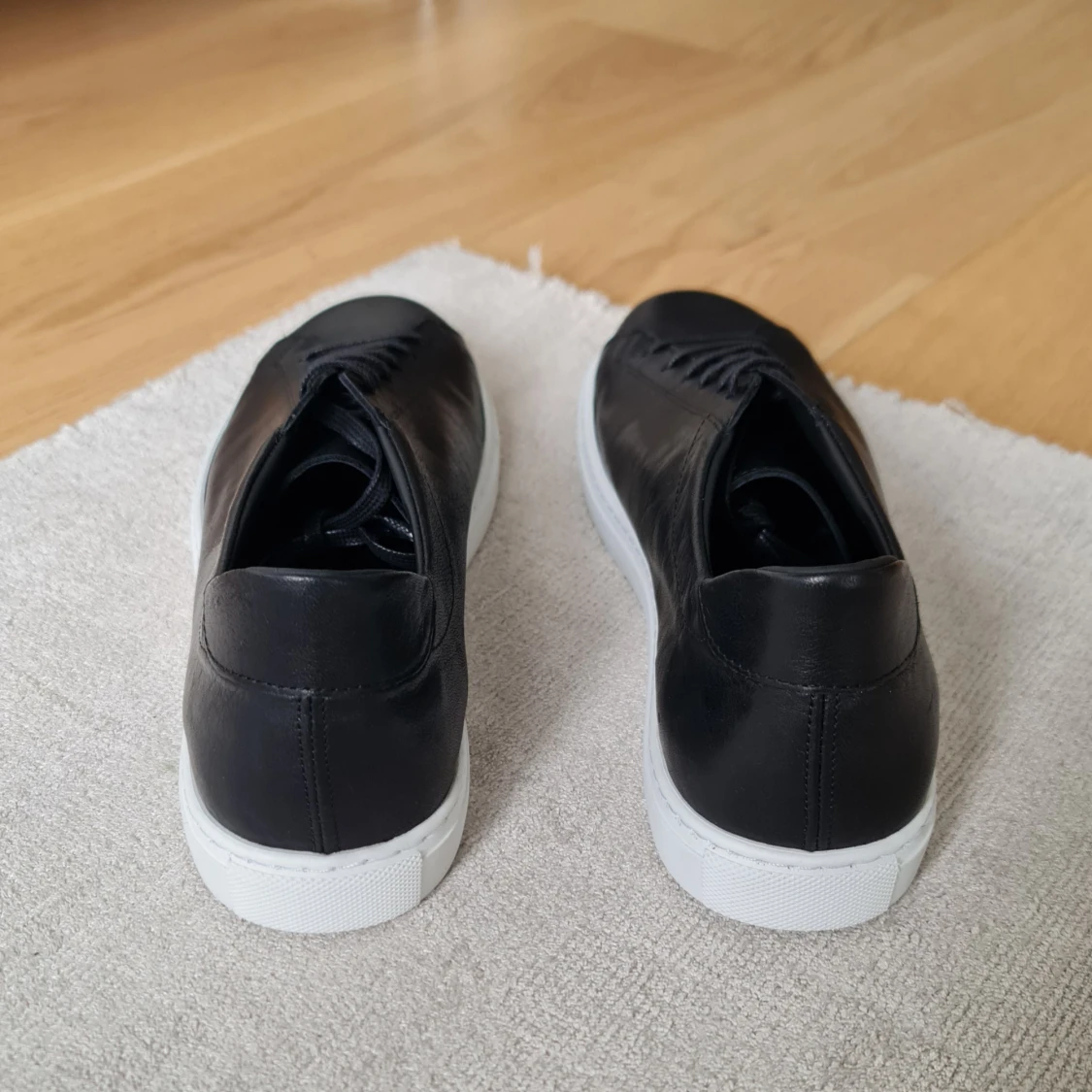 Sneakers i läder från Monja - 90