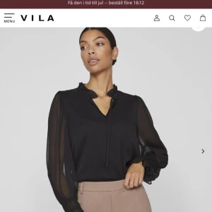 Blus - Blus från vila som är använd typ tre gånger💕
