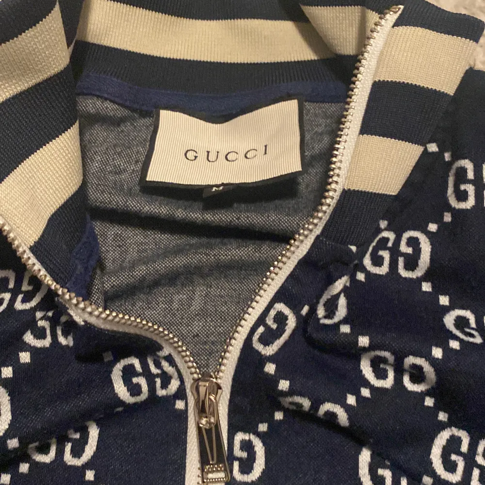 Hej säljer en Gucci tröja för använder inte. Hoodies.
