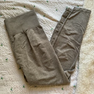 Träningstights - Beiga Träningstights från HM.