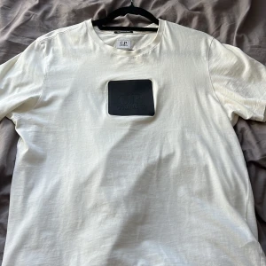  CP company t-shirt -  T-shirt perfekt nu för sommaren . Inga hål eller skador 
