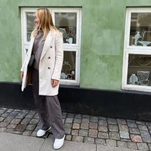 Kappa - Säljer min ljusrosa Zara kappa. Storlek S. Använd ett par gånger.