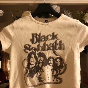 Babytee band - Black sabbath tshirt  Tjockt material 