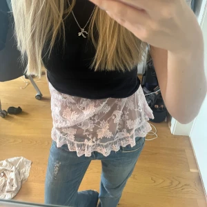 Linne - Superfint rosa genomskinligt linne att ha under korta t-shirts eller tröjor!!🥰 Storlek S-M, priset kan prutas 