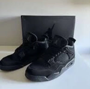 Hej säljer mina jorden 4 catblack 2020 retro  - Fint skick men använda kvitto finns ej ! 