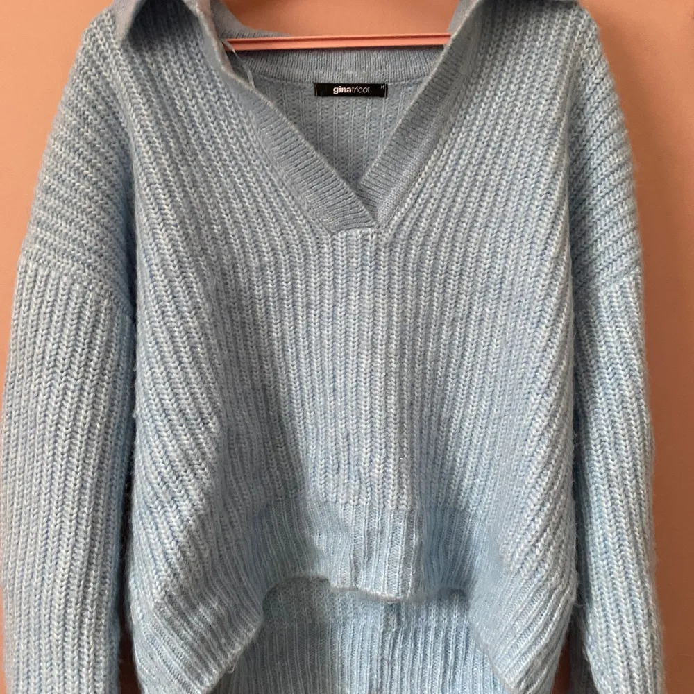 Blå stickad tröja från Gina tricot  Använd 2 gånger. Stickat.