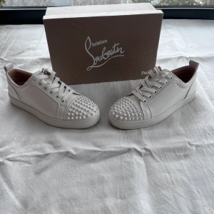 Christian Louboutin skor - Gott skick (8/10) inga defekter. Enbart skor o box ingår