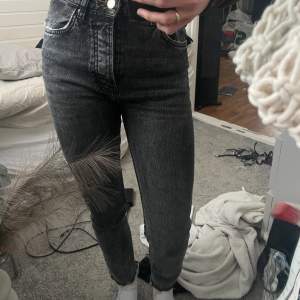 Jeans från KARVE i storlek xs, sitter väldigt fint på, fint skick