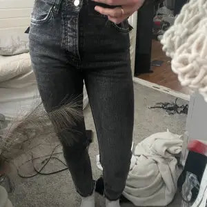 Jeans från KARVE i storlek xs, sitter väldigt fint på, fint skick