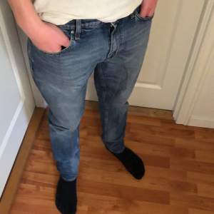 Tja! Säljer as feta Tiger of Sweden jeans. Storlek 30/32. Inga defekter förekommer. Skriv om ni har några frågor eller vill köpa.
