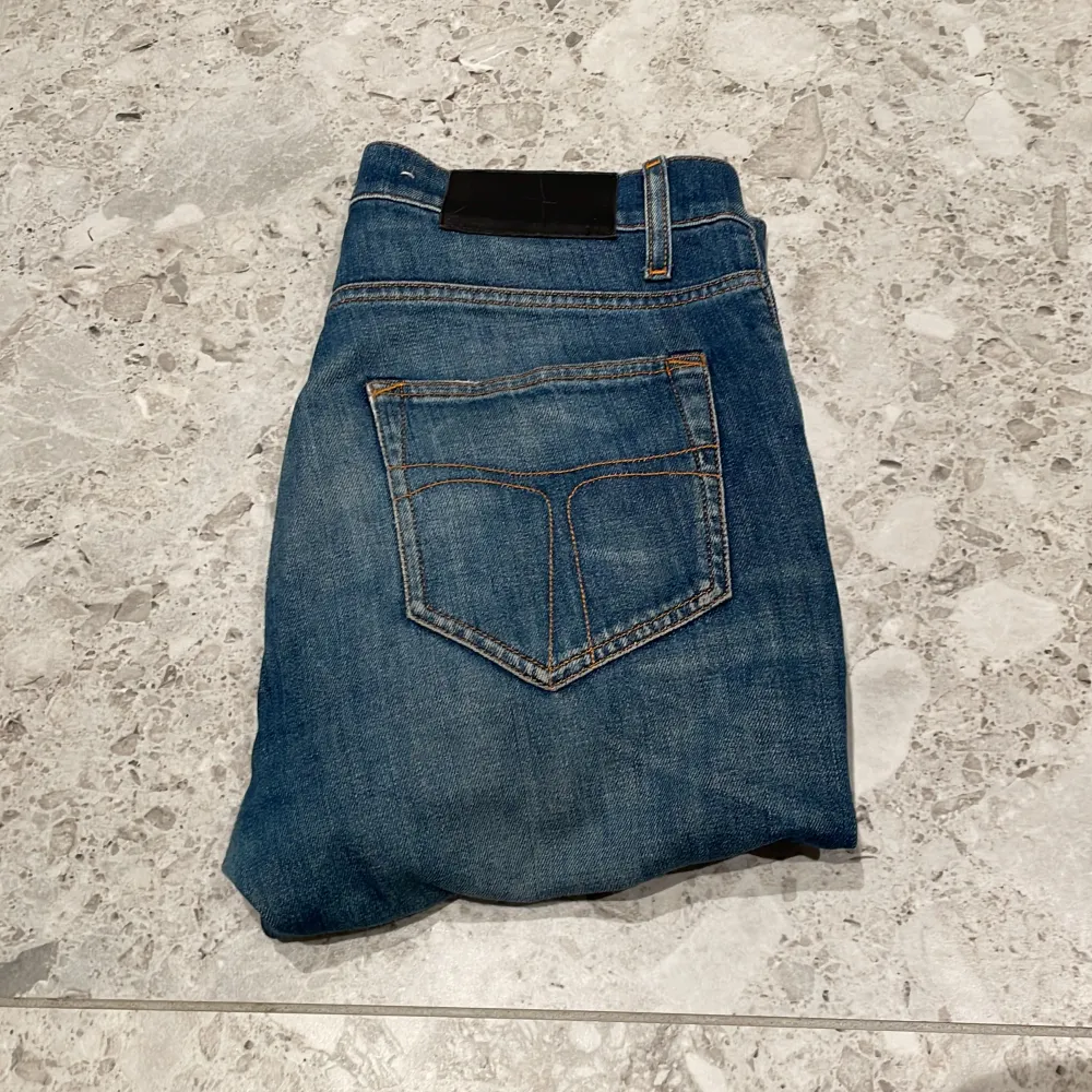 Hej! Vi säljer nu ett par svinsnygga jeans ifrån tiger of Sweden | Strl: 29/30 Skick: 9/10 Retail: ca 1700kr | För ytterligare frågor är det bara att skriva🔝. Jeans & Byxor.