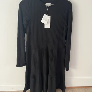 Ny Klänning  - Aldrig använd. Nypris 360kr  Mitt 199kr