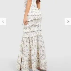 !SÖKER! Denna klänningen i strl XS/S Hör av dig om du har en som du vill sälja!!!!