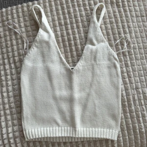 Stickat linne ifrån Gina  - Storlek: S