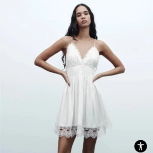 Studentklänning - Sötaste klänningen till studenten! Väldigt bra skick och bara använd en gång💞