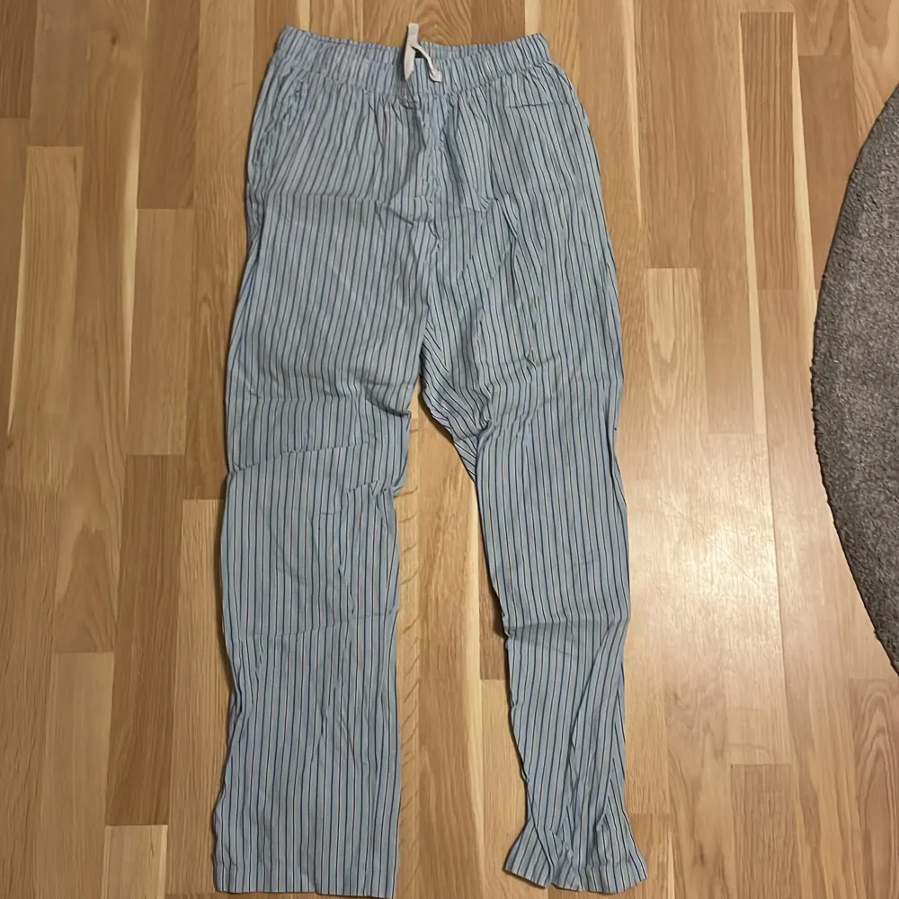 Nya pyjamasbyxor . Jeans & Byxor.