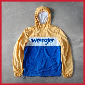 Wrangler Windbreaker Popover Jacka Gul/Blå S - Bra skick knappt använd. Storlek S