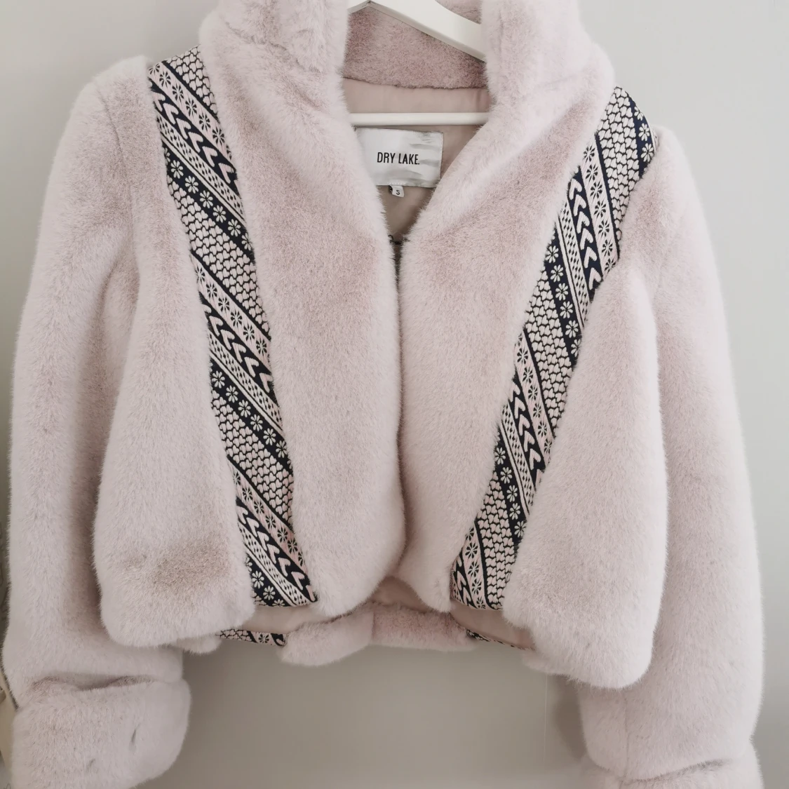 Vit fuskpäls från Dry Lake 