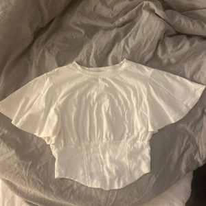 Vit blus/topp - Jättefin topp som knappt är använd, passar både S och XS💕