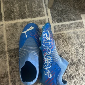 Fotbollskor - Puma storlek 42 och Nike i storlek 45