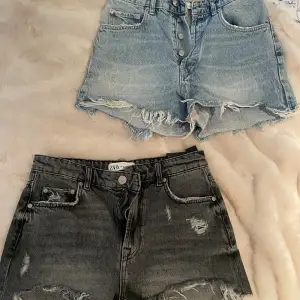 Säljer dessa jeans shorts från Zara. Båda för 250kr eller ett par för 150kr🫶🏼 Storlek 36 på båda. Skriv för fler frågor💓