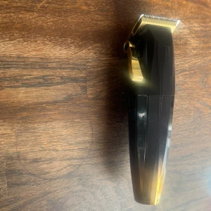 Hårklippning - Nya maskiner som har använts 1-2 gånger i perfekt skick. Säljer för har ingen användning av dem. (Pris kan diskuteras) KLIPPER SÅLD