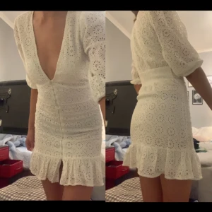 Klänning - Superfin klänning från Ginatricot, nyskick endast använd en gång på midsommar förra året. Strl 32(?) passar 34/XS/S skulle jag säga, köpt för ca 600