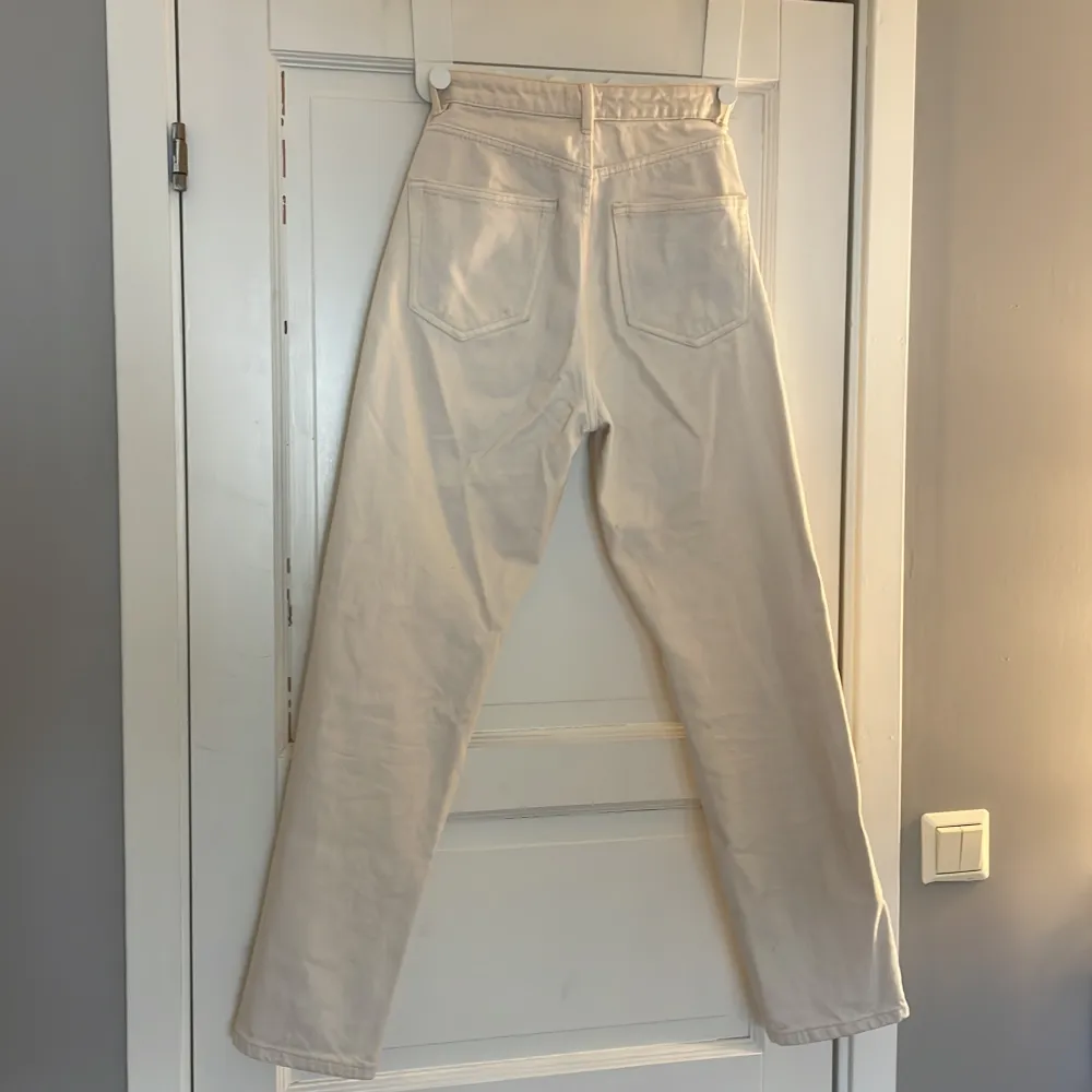 Vit beiga jeans från Lindex🌸 Ordinarie pris 400kr. Jeans & Byxor.