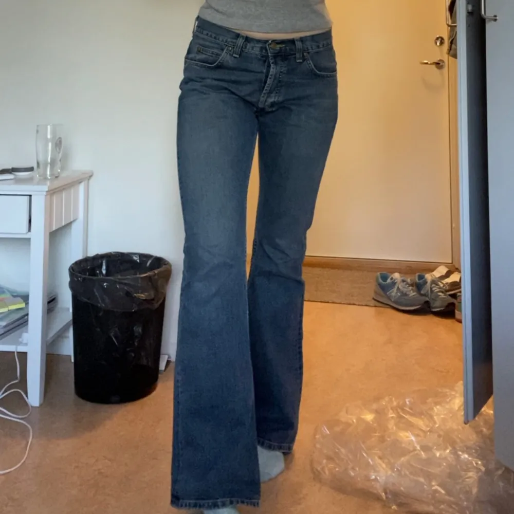 Lee jeans i modell denver, lågmidjade och bootcut💕💕passar s/m💕. Jeans & Byxor.