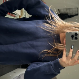 Marinblå oversized tröja/kofta - Fint skick, köpt från zara säljer pga ingen användning 💗💗S sitter som M 