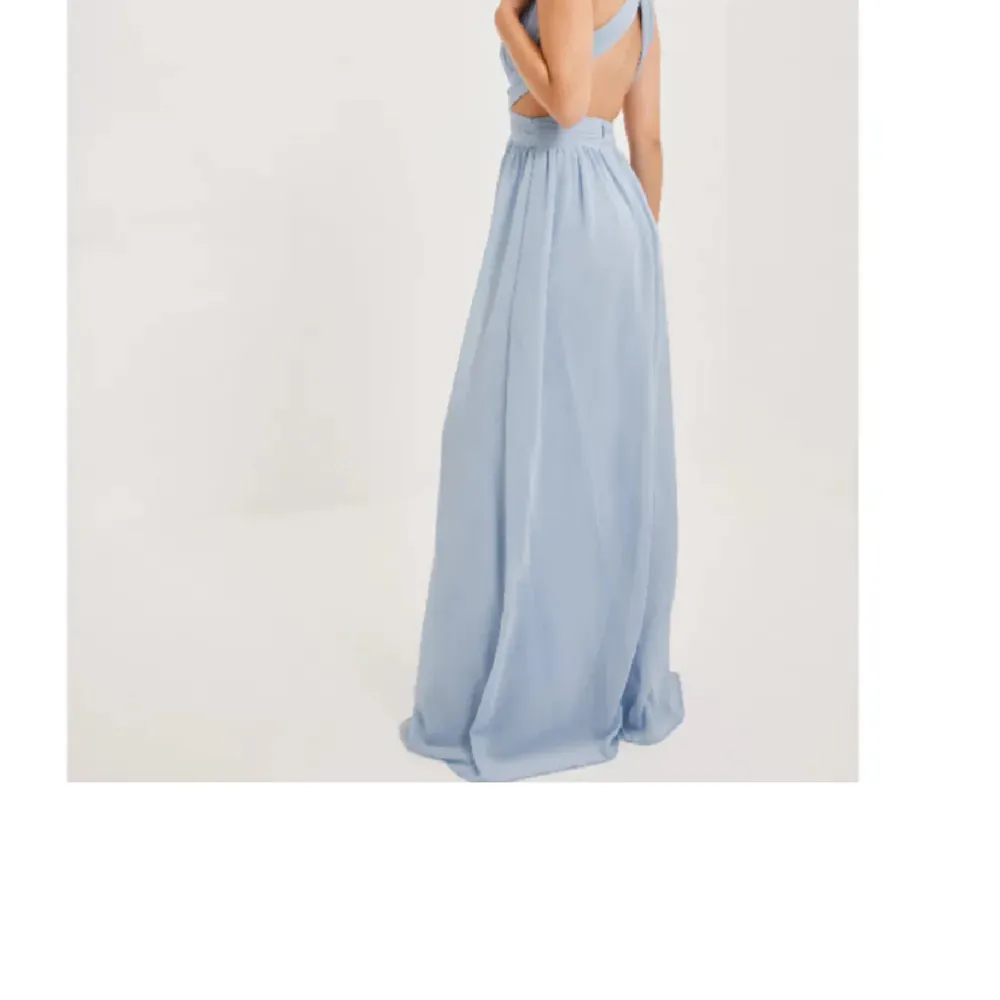 Säljer en jätte fin ljusblå balklänning från Nelly i storlek 38. Köpte från plick men kunde tyvär inte ha den då den var för liten. Använd 1 gång av förra säljaren.. Klänningar.