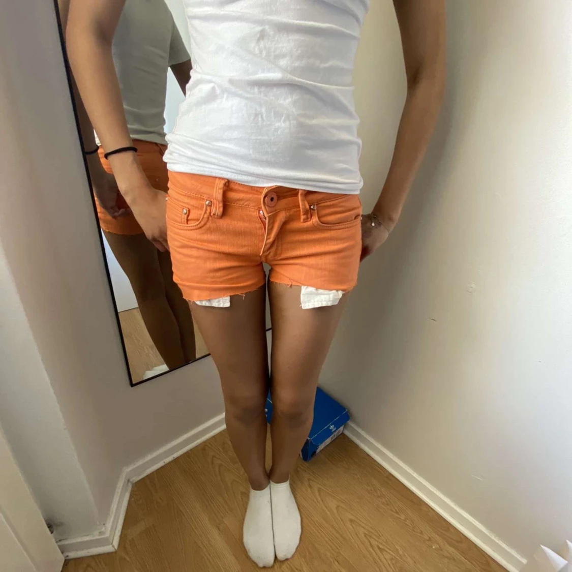 Orange Lågmidjade shorts  - 90