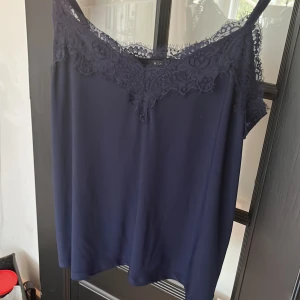 Linne från New Yorker - Fint linne som jag knappt använt, inga defekter. Storleken är M men passar även S