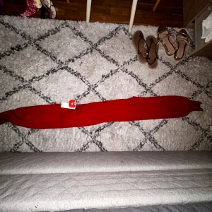 Röd stickad bolero - Storlek: M Använd: Aldrig