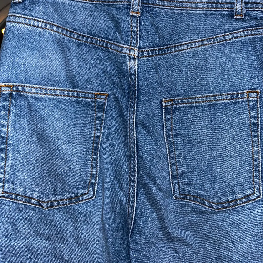 Storlek: 36 Använd: 2-5 gånger Minns ej inköpspris men de kostade mellan 1500-2500 . Jeans & Byxor.