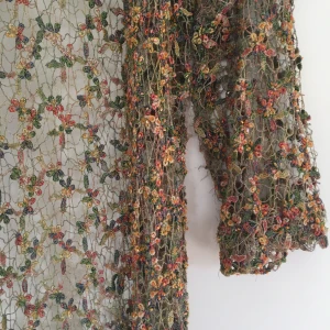 Fest kläder ( kurdisk) - hej! Säljer kurdiska fest kläder färg se bilder, har använt 3 ggr och inga fel på de . Storlek M-L . 