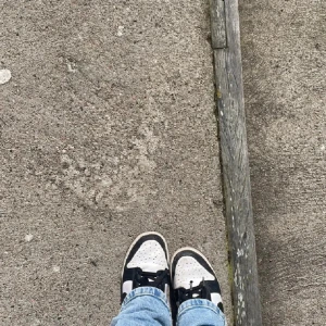 Nike panda dunks - Säljer mina fina Nike panda dunks i storlek 38. Dom är i använt men fint skick.❤️