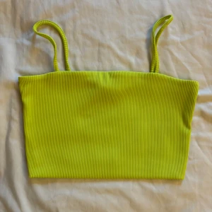 Neon topp - En neon gul/grun, väldigt fin, perfekt för exempelvis festivaler