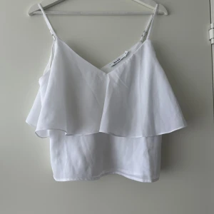 Vit croppat linne - Använd fåtal gånger så i mycket fint skick! 