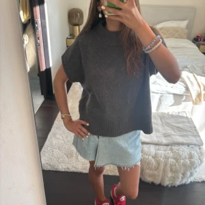 Soft goat tröja  - Jätte najs tröja från Softgoat som jag är ganska säker på inte säljs längre i denna färg. Har nästan aldrig använt så jätte bra skick❤️nypris 3300