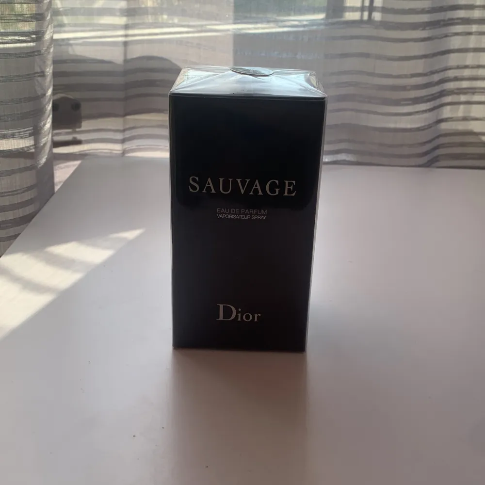 Hej! Jag säljer min oöppnade Dior Sauvage EdP. Jag kan fixa gratis frakt vid snabbt köp. Kom gärna med bud och frågor. Nypris: 1500 Mitt pris: 900 . Accessoarer.