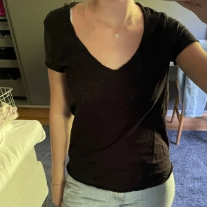 Zadig voltaire t shirt - T shirt från zadig Voltaire med tryck på ryggen. 🩷